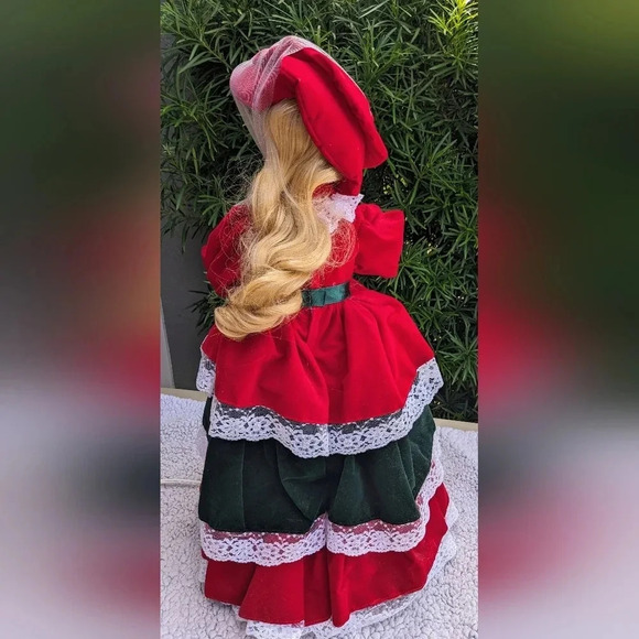 27" Deluxe Velvet Lady Animated Caroler Tested And Working Holiday Velvet Lace - Picture 5 of 9